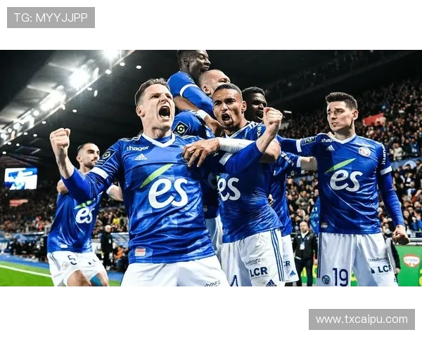 巴黎圣日耳曼强强对话中越踢越被动,攻防问题逐步反映至争冠形势 巴黎圣日耳曼强强对话中越踢越被动,攻防问题逐步反映至争冠形势