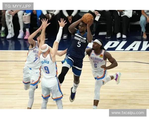 爱德华兹突破效率提升显著 拉开与队友关键时刻差距